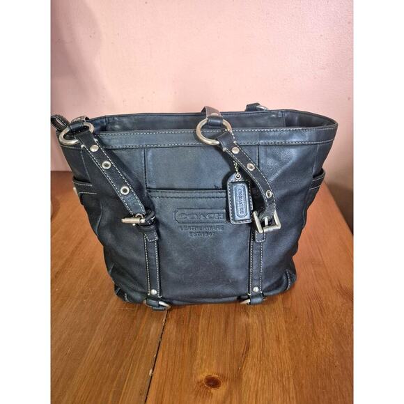 Coach Gallery Tote bag in black genuine leather medium in size in great shape!!! - Picture 1 of 7